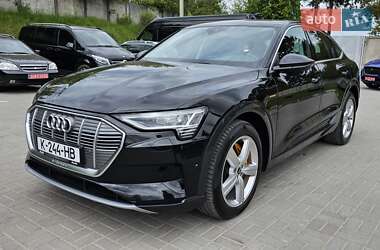 Позашляховик / Кросовер Audi e-tron 2021 в 