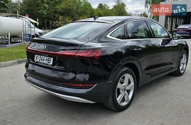 Позашляховик / Кросовер Audi e-tron 2021 в 