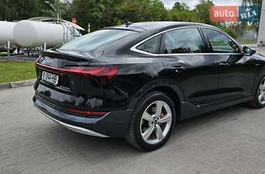 Позашляховик / Кросовер Audi e-tron 2021 в 