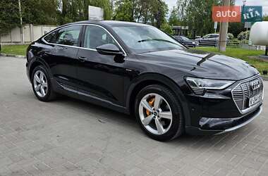 Позашляховик / Кросовер Audi e-tron 2021 в 