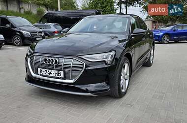 Позашляховик / Кросовер Audi e-tron 2021 в 
