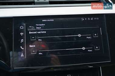 Позашляховик / Кросовер Audi e-tron 2021 в 