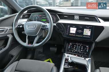 Позашляховик / Кросовер Audi e-tron 2021 в 