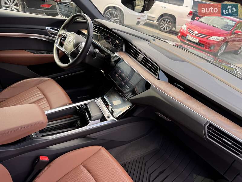 Внедорожник / Кроссовер Audi e-tron 2019 в Одессе фото 16 Внедорожник / Кроссовер Audi e-tron 2019 в Одессе