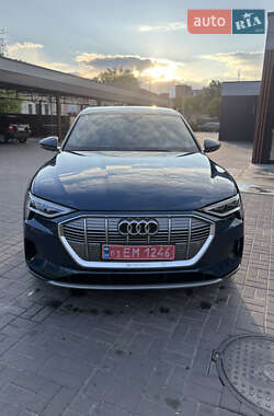 Внедорожник / Кроссовер Audi e-tron 2019 в 