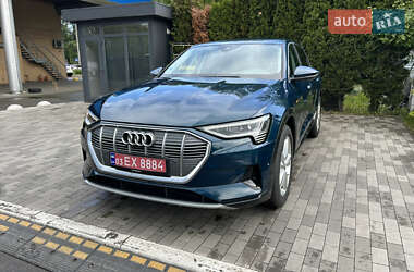 Позашляховик / Кросовер Audi e-tron 2022 в 