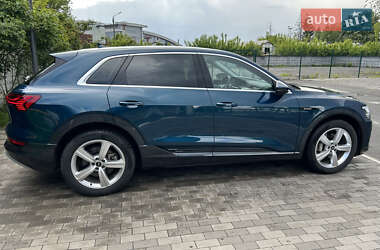Позашляховик / Кросовер Audi e-tron 2022 в 