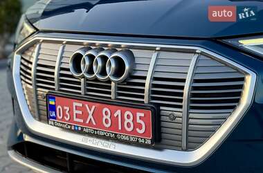 Внедорожник / Кроссовер Audi e-tron 2021 в 