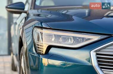 Внедорожник / Кроссовер Audi e-tron 2021 в 
