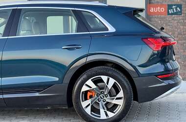 Внедорожник / Кроссовер Audi e-tron 2021 в 