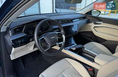 Внедорожник / Кроссовер Audi e-tron 2021 в 