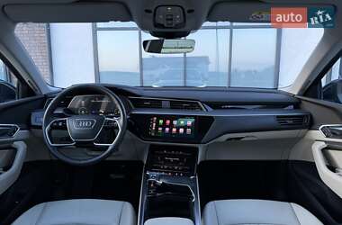 Внедорожник / Кроссовер Audi e-tron 2021 в 