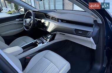 Внедорожник / Кроссовер Audi e-tron 2021 в 