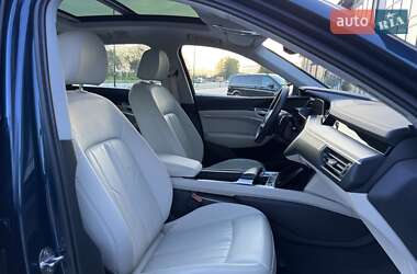Внедорожник / Кроссовер Audi e-tron 2021 в 