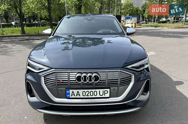 Внедорожник / Кроссовер Audi e-tron 2021 в 