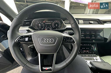 Внедорожник / Кроссовер Audi e-tron 2021 в 