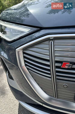 Внедорожник / Кроссовер Audi e-tron 2021 в 