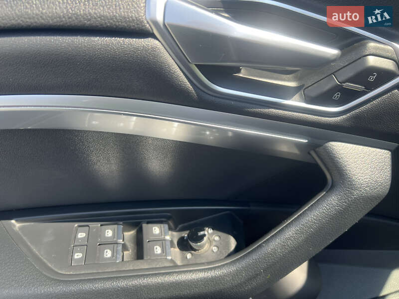 Позашляховик / Кросовер Audi e-tron 2022 в Заліщиках