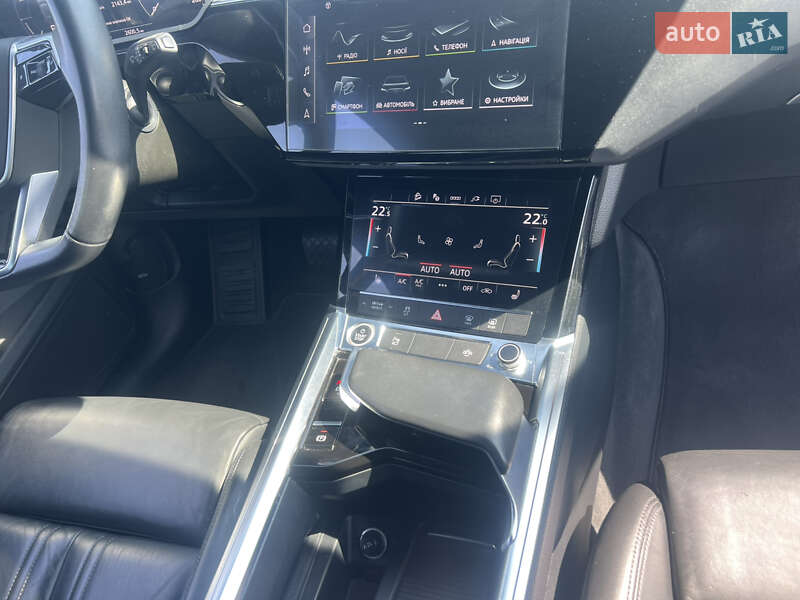 Позашляховик / Кросовер Audi e-tron 2022 в Заліщиках