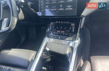 Внедорожник / Кроссовер Audi e-tron 2022 в 