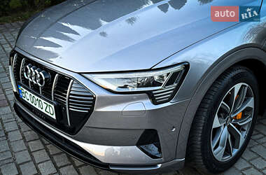 Внедорожник / Кроссовер Audi e-tron 2021 в 