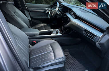 Внедорожник / Кроссовер Audi e-tron 2021 в 