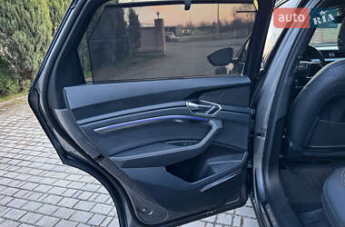 Внедорожник / Кроссовер Audi e-tron 2021 в 