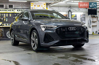 Позашляховик / Кросовер Audi e-tron 2021 в 
