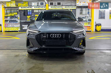 Позашляховик / Кросовер Audi e-tron 2021 в 