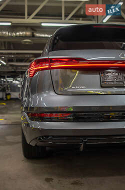 Позашляховик / Кросовер Audi e-tron 2021 в 