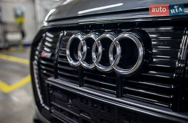 Позашляховик / Кросовер Audi e-tron 2021 в 