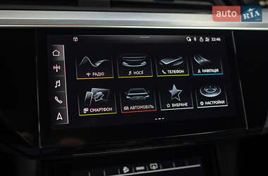 Позашляховик / Кросовер Audi e-tron 2021 в 