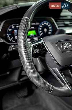 Позашляховик / Кросовер Audi e-tron 2021 в 