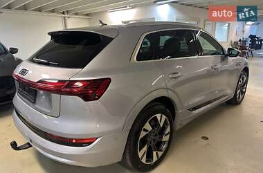 Внедорожник / Кроссовер Audi e-tron 2021 в 