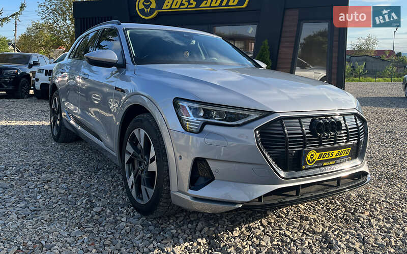 Внедорожник / Кроссовер Audi e-tron 2022 в 