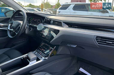 Внедорожник / Кроссовер Audi e-tron 2022 в 