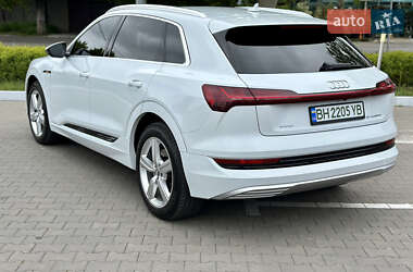 Внедорожник / Кроссовер Audi e-tron 2019 в 