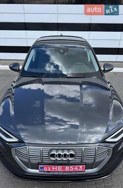 Позашляховик / Кросовер Audi e-tron 2021 в 