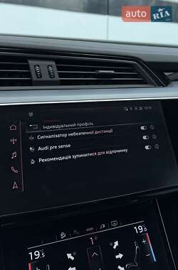 Позашляховик / Кросовер Audi e-tron 2021 в 
