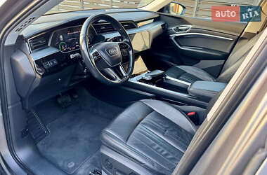 Внедорожник / Кроссовер Audi e-tron 2020 в 