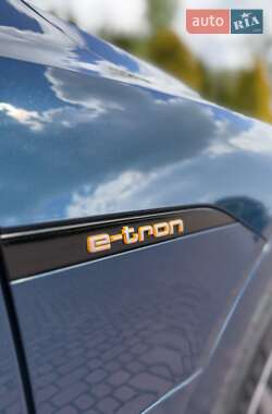 Внедорожник / Кроссовер Audi e-tron 2020 в 