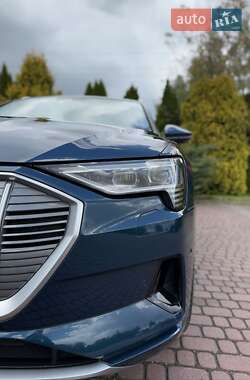 Внедорожник / Кроссовер Audi e-tron 2020 в 