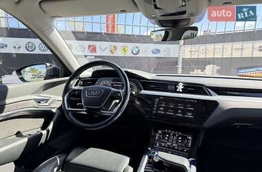 Позашляховик / Кросовер Audi e-tron 2020 в 