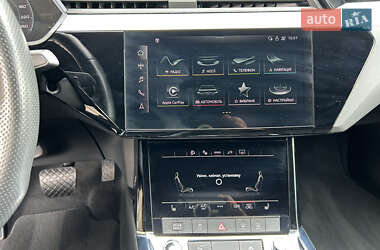 Внедорожник / Кроссовер Audi e-tron 2022 в 