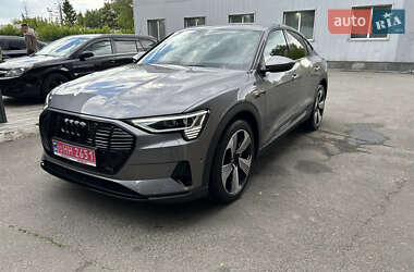 Внедорожник / Кроссовер Audi e-tron 2022 в 