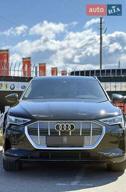 Позашляховик / Кросовер Audi e-tron 2020 в 