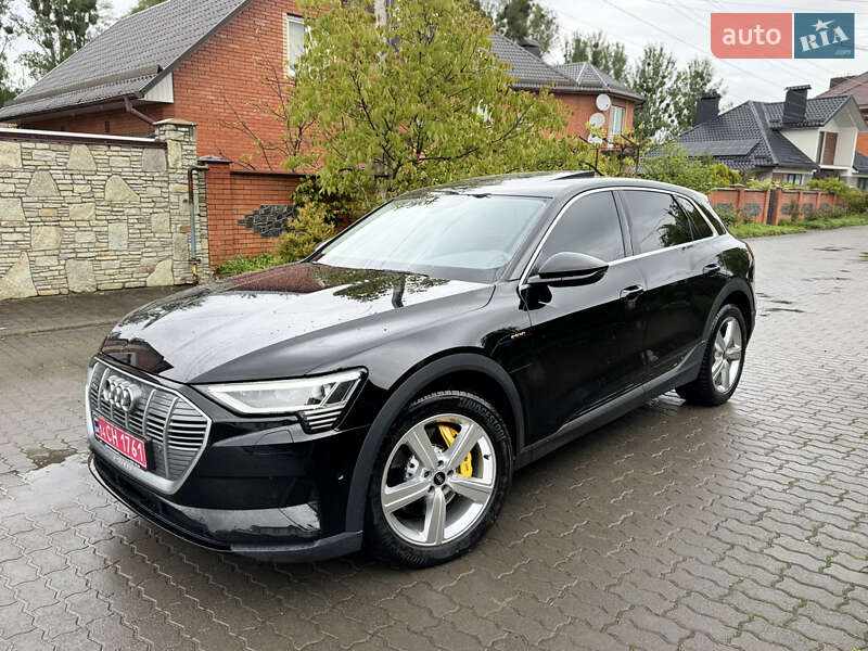 Внедорожник / Кроссовер Audi e-tron 2023 в 