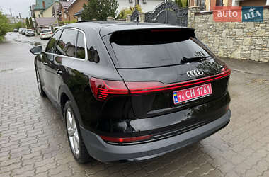 Внедорожник / Кроссовер Audi e-tron 2023 в 