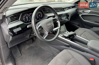 Внедорожник / Кроссовер Audi e-tron 2023 в 