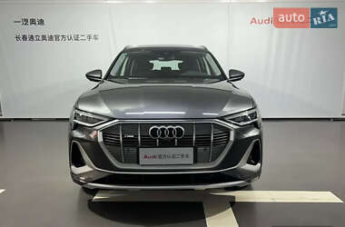 Позашляховик / Кросовер Audi e-tron 2023 в 